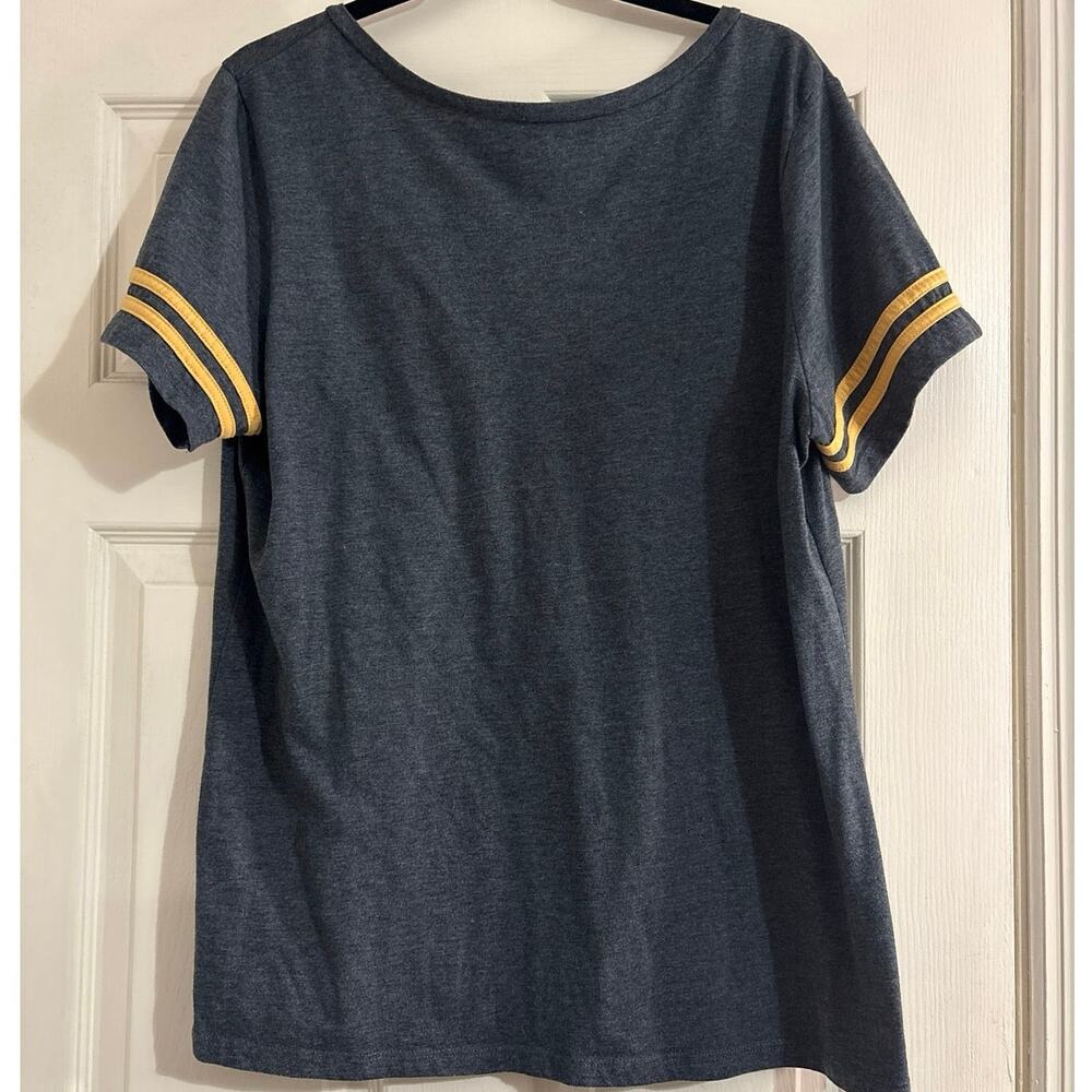 Iowa Hawkeyes Women’s V-Neck T Shirt, Size XL - Picture 5 of 5